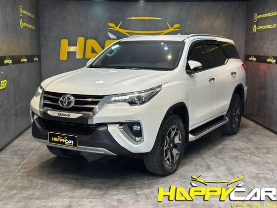 TOYOTA HILUX SW4 2.8 SRX DIAMOND 4X4 7 LUGARES 16V TURBO INTERCOOLER DIESEL 4P AUTOMÁTICO TOYOTA HILUX SW4 2.8 SRX DIAMOND 4X4 7 LUGARES 16V TURBO INTERCOOLER DIESEL 4P AUTOMÁTICO